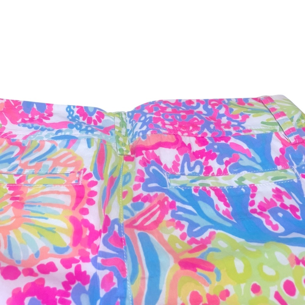 NWT - Lilly Pulitzer Pink and Blue Shorts Vibrant Tropical Print - Size 4 - Picture 2 of 5